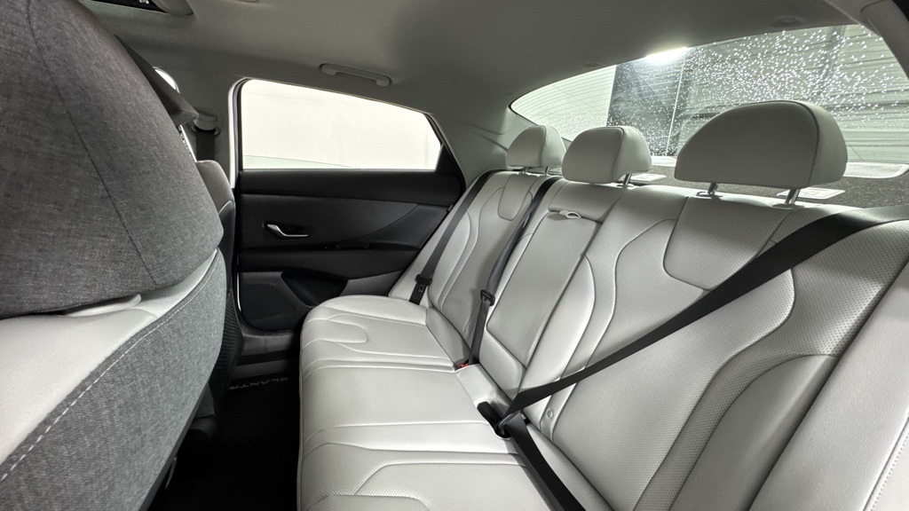 New 2025 Hyundai Elantra 4dr Car