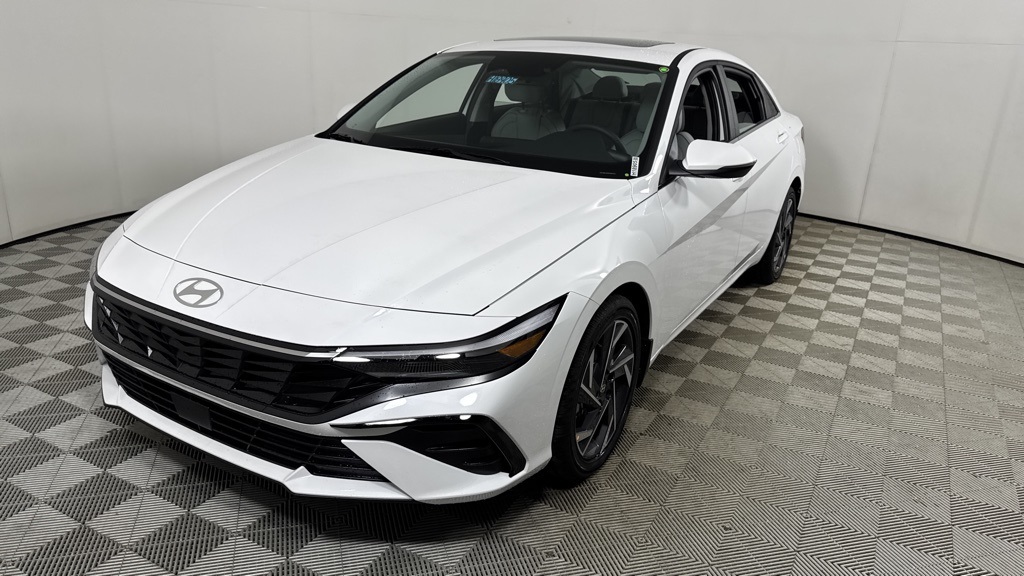 New 2025 Hyundai Elantra 4dr Car