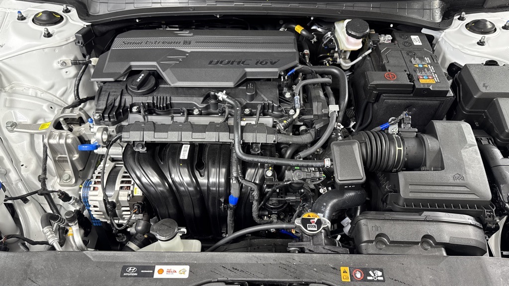 New 2025 Hyundai Elantra 4dr Car