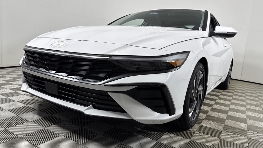 New 2025 Hyundai Elantra 4dr Car