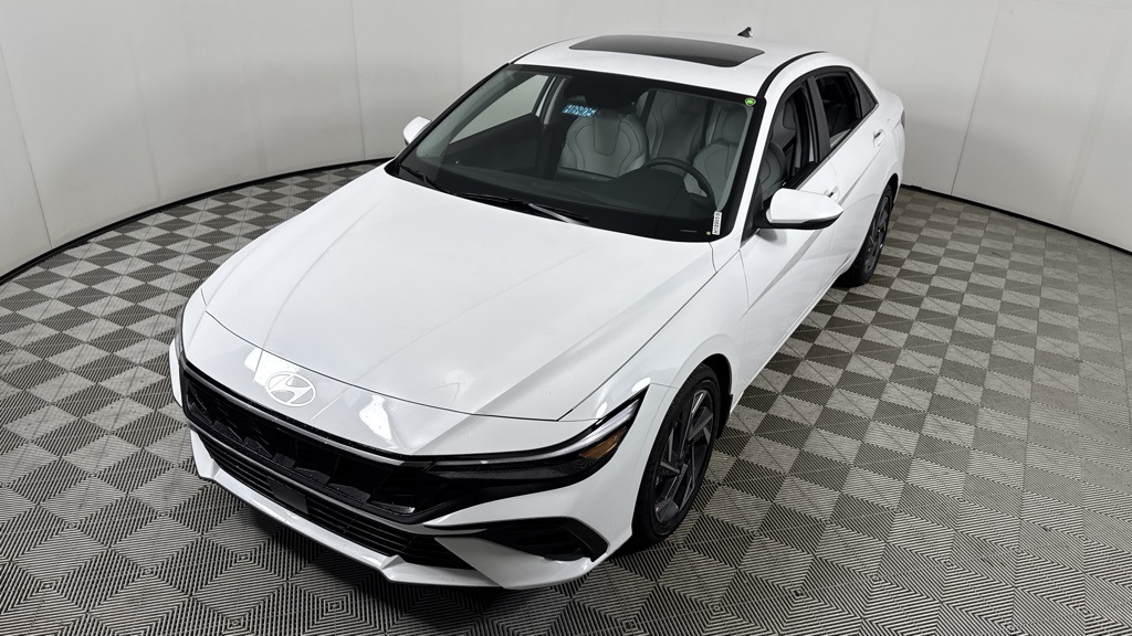 New 2025 Hyundai Elantra 4dr Car