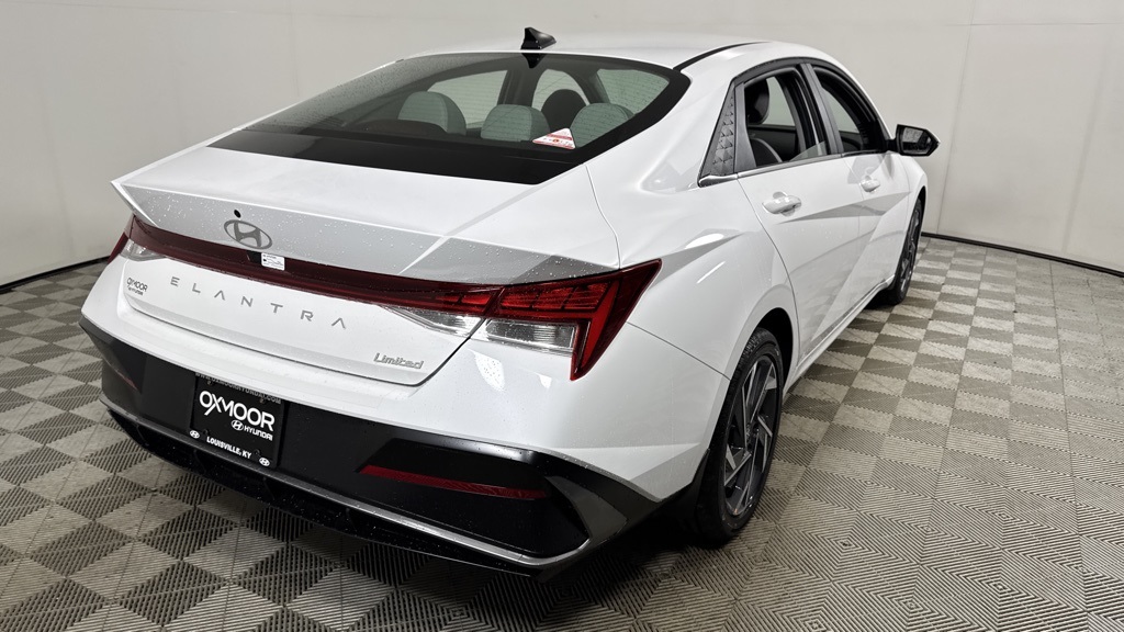 New 2025 Hyundai Elantra 4dr Car