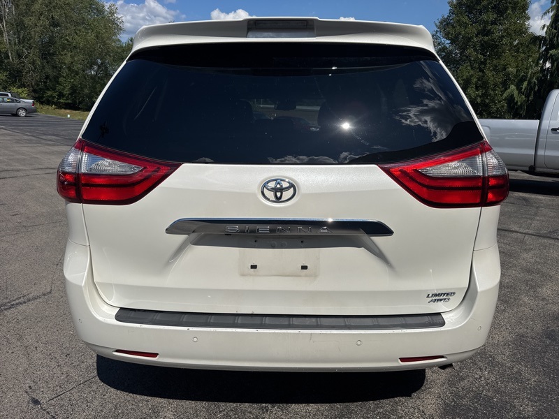 2018 Toyota Sienna XLE photo 3
