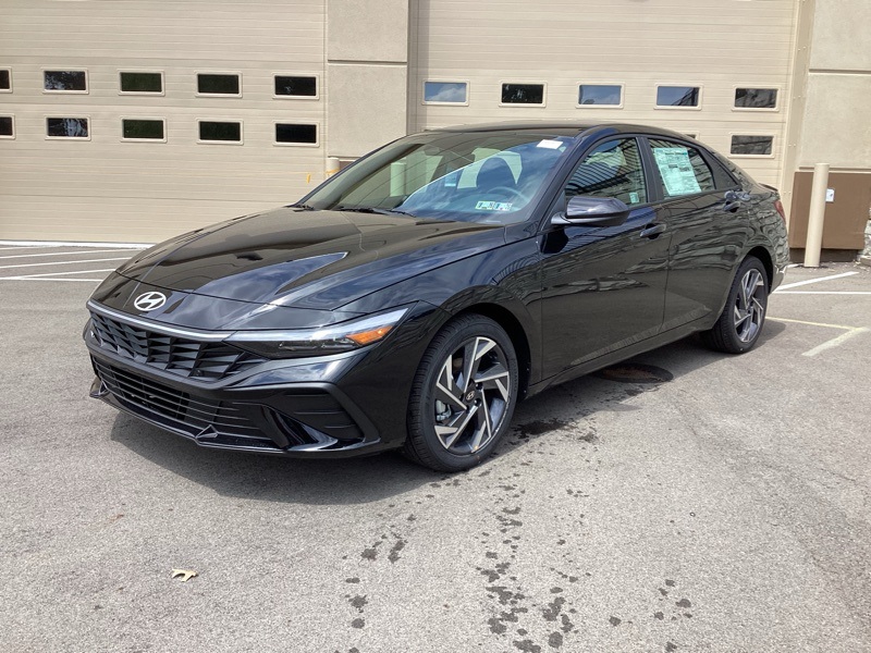 2025 Hyundai Elantra SEL Sport photo 3