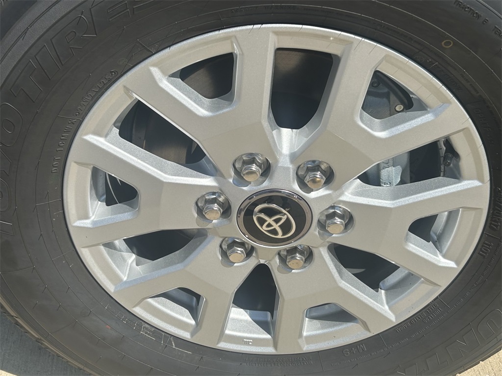 2025 Toyota Tacoma SR5 Double Cab photo 9