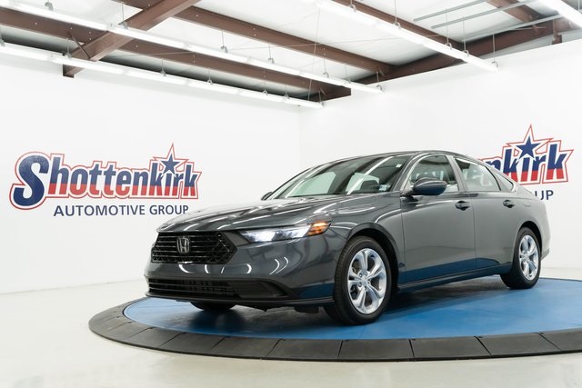 2025 Honda Accord LX's photo