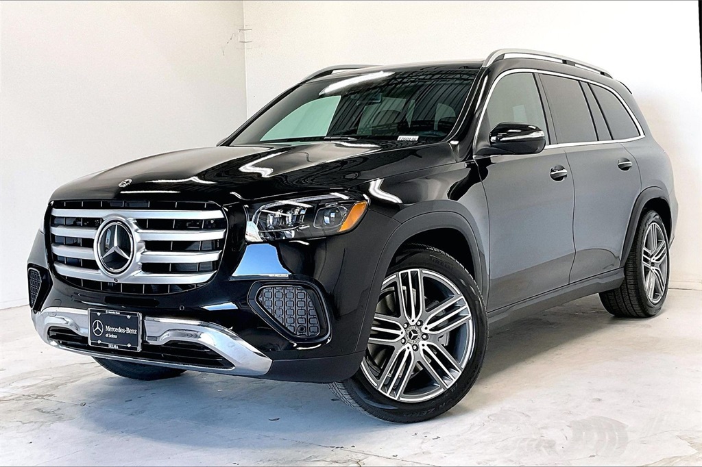2026 Mercedes Benz GLS 450 4MATIC photo 2