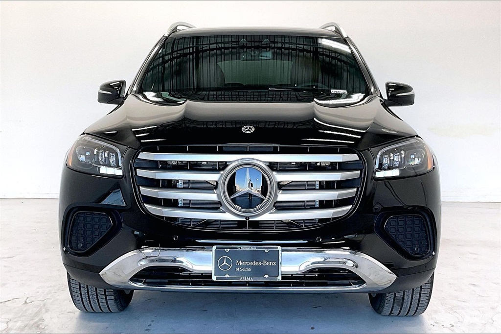 2026 Mercedes Benz GLS 450 4MATIC photo 3
