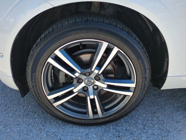 2019 Volvo XC60 T5 Momentum photo 9