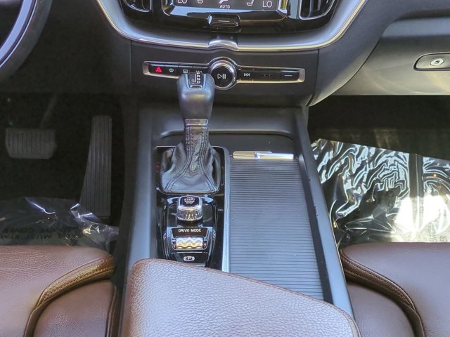 2019 Volvo XC60 T5 Momentum photo 16