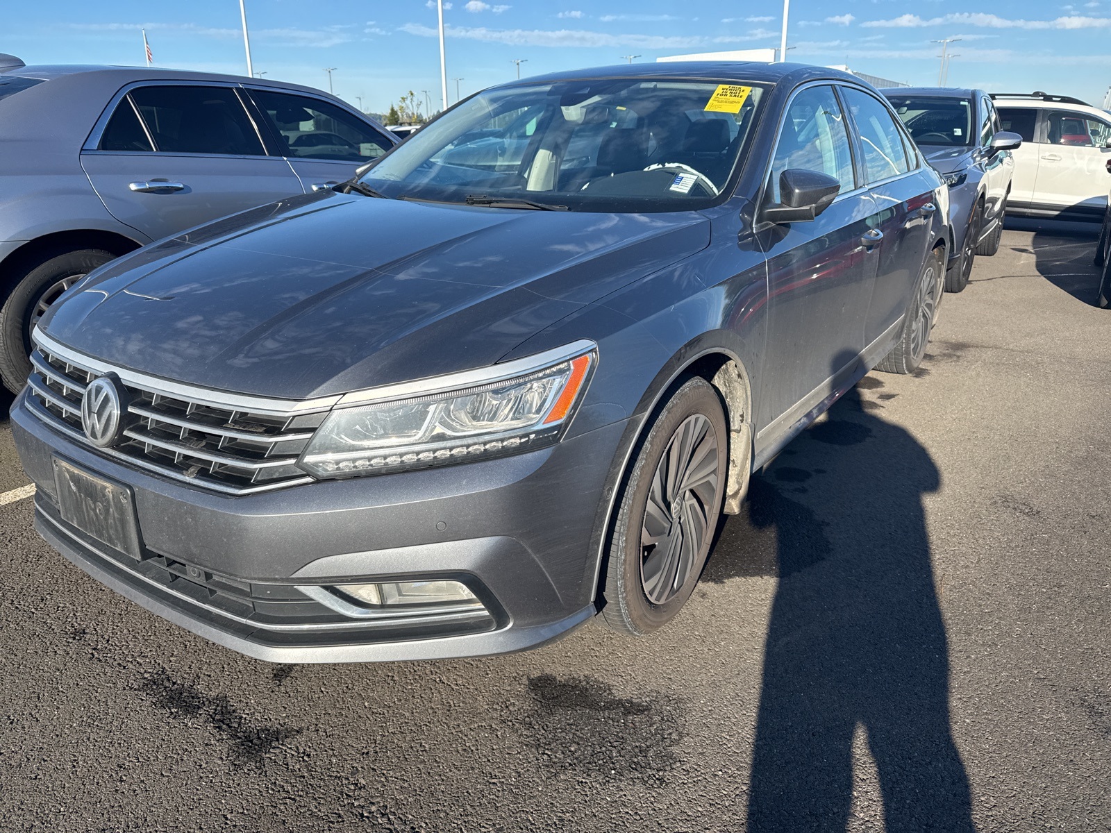 2017 Volkswagen Passat SEL Premium's photo