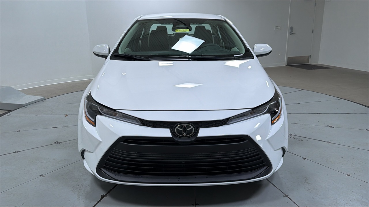2026 Toyota Corolla LE photo 2