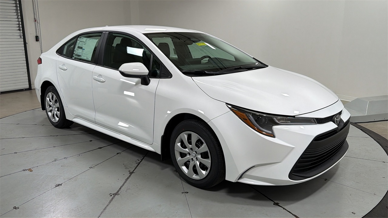 2026 Toyota Corolla LE photo 3