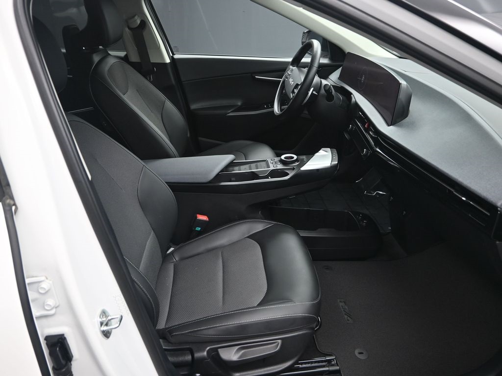 2024 Kia EV6 Light photo 26