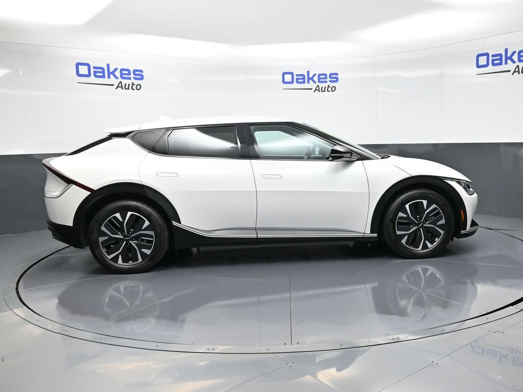 2024 Kia EV6 Light photo 8