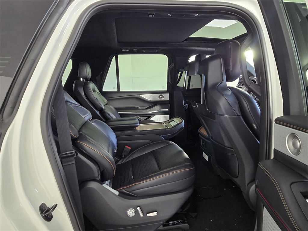 new 2026 Lincoln Navigator L car, priced at $127,535