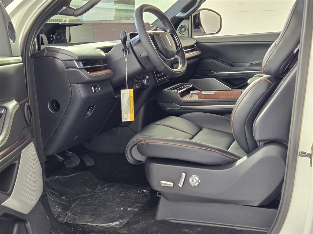 new 2026 Lincoln Navigator L car, priced at $127,535
