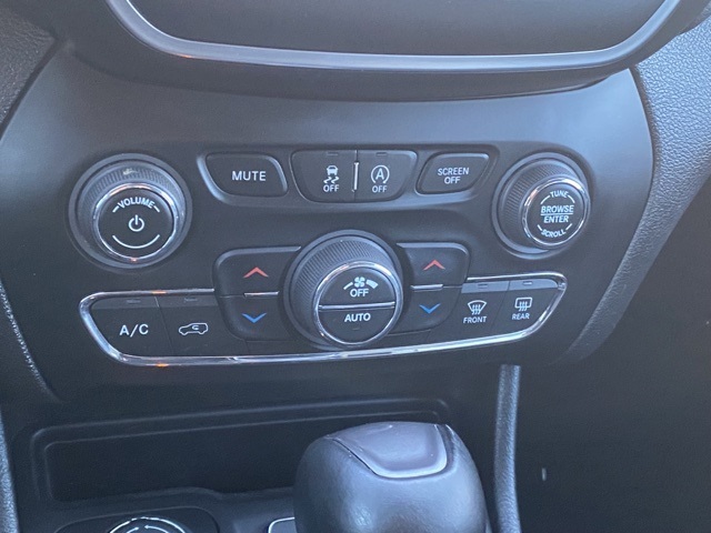 used 2022 Jeep Cherokee car, priced at $19,998