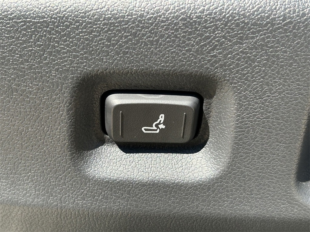 2025 Toyota Tacoma SR5 Double Cab photo 16
