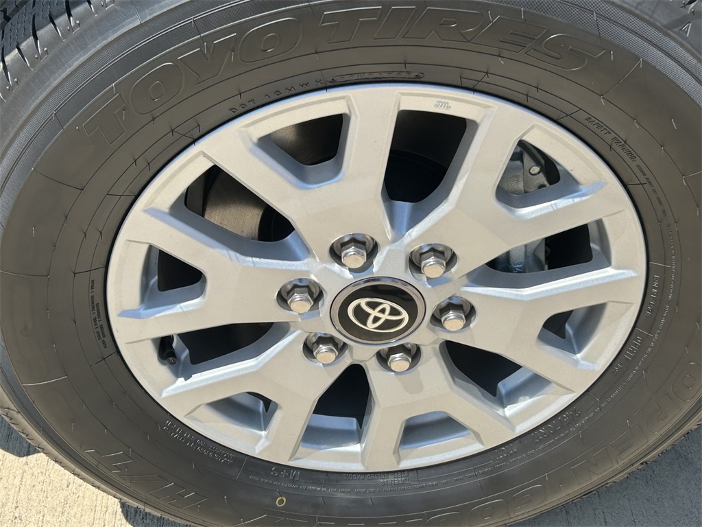 2025 Toyota Tacoma SR5 Double Cab photo 9