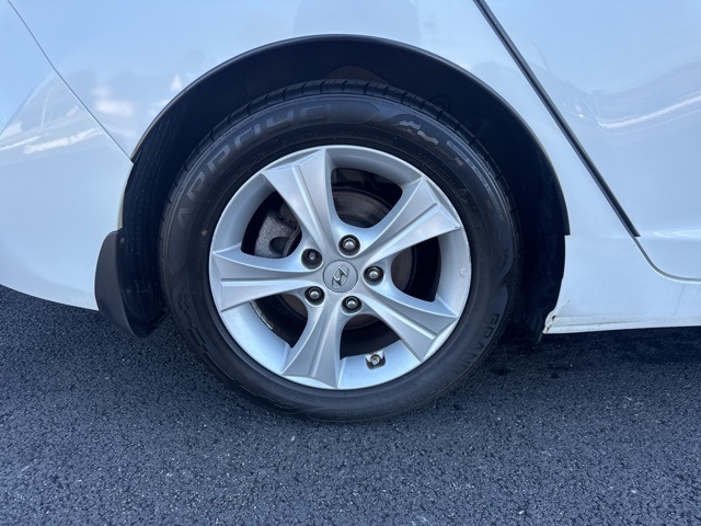 2016 Hyundai Elantra Value Edition photo 3