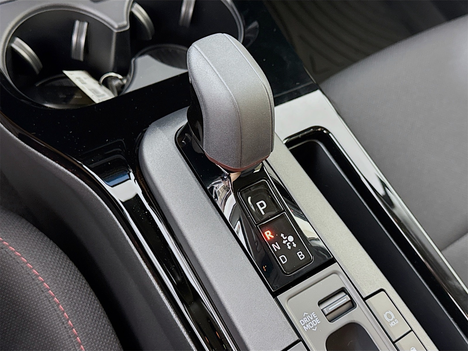 2025 Toyota Prius Plug-in Hybrid SE photo 11