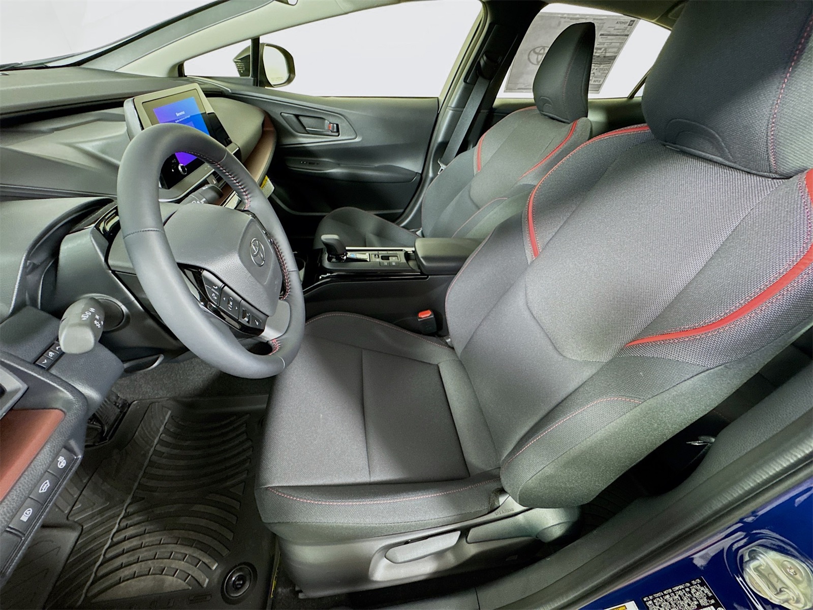 2025 Toyota Prius Plug-in Hybrid SE photo 12