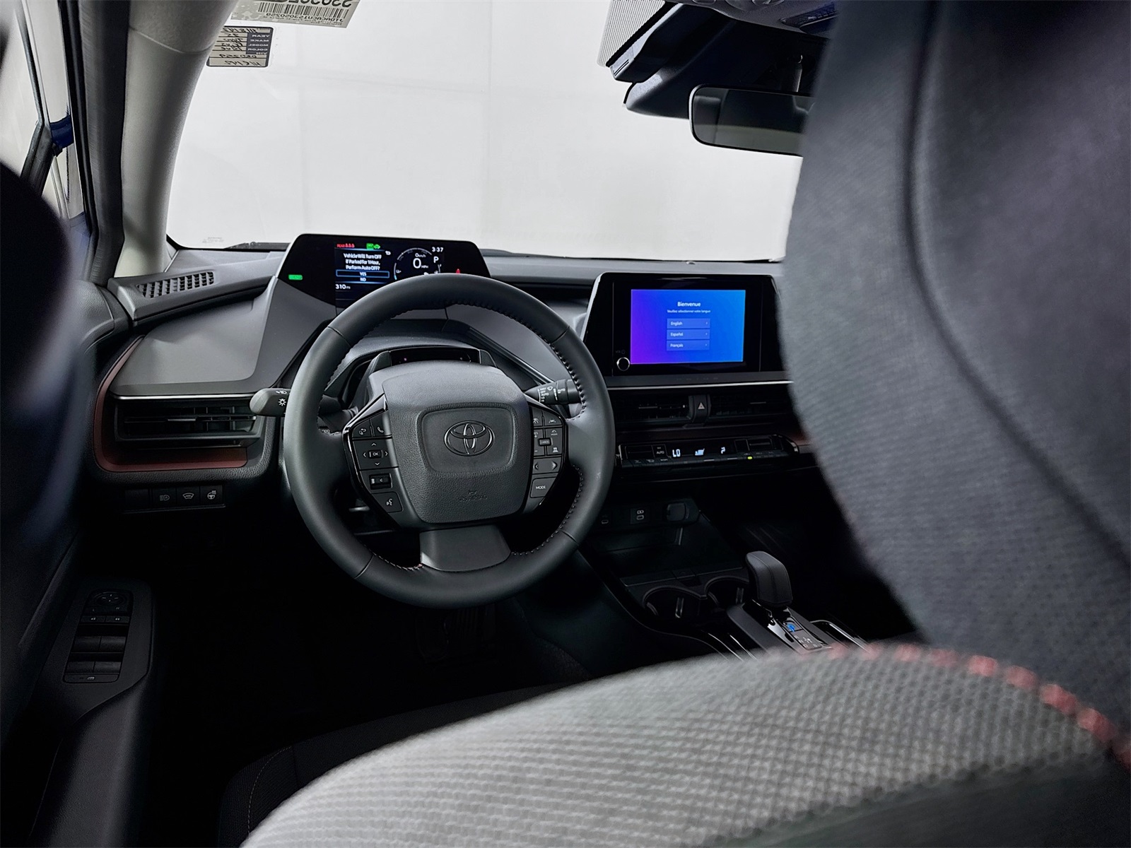 2025 Toyota Prius Plug-in Hybrid SE photo 14