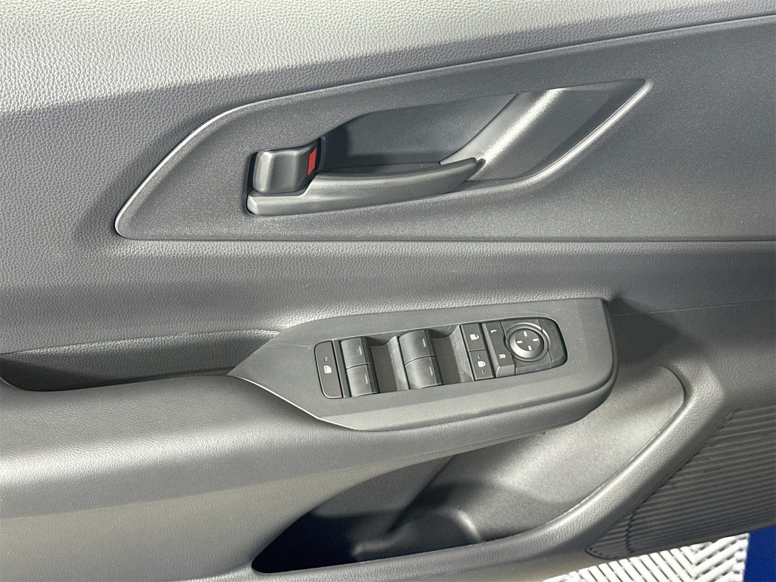 2025 Toyota Prius Plug-in Hybrid SE photo 15