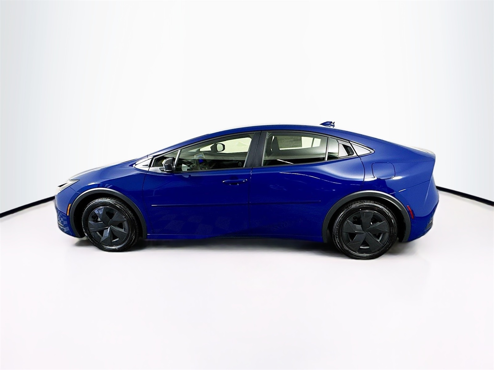 2025 Toyota Prius Plug-in Hybrid SE photo 3
