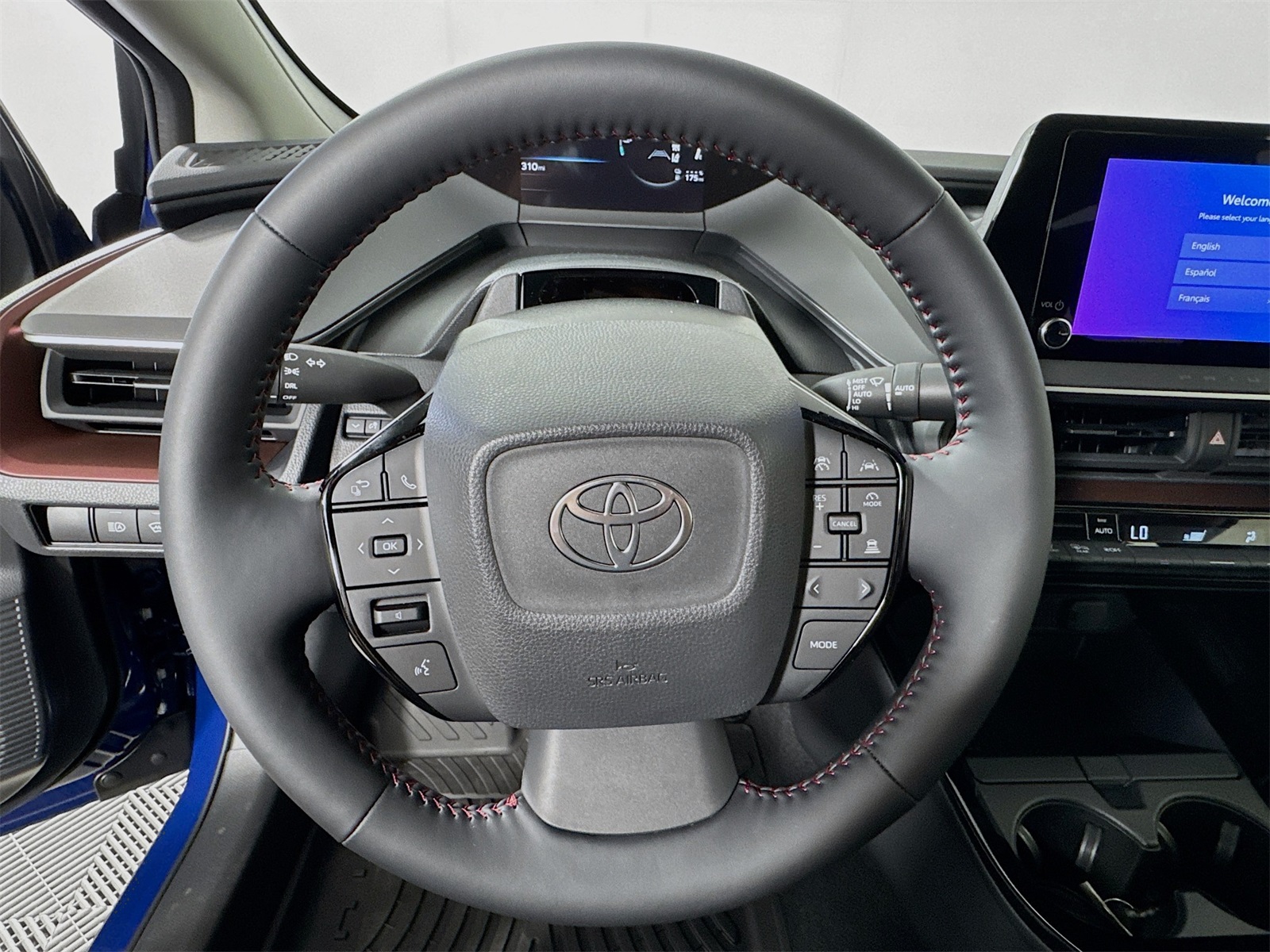 2025 Toyota Prius Plug-in Hybrid SE photo 7