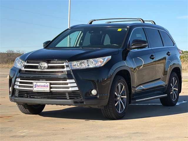 2017 Toyota Highlander XLE photo 2
