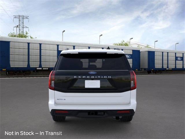 2025 Ford Expedition photo 4