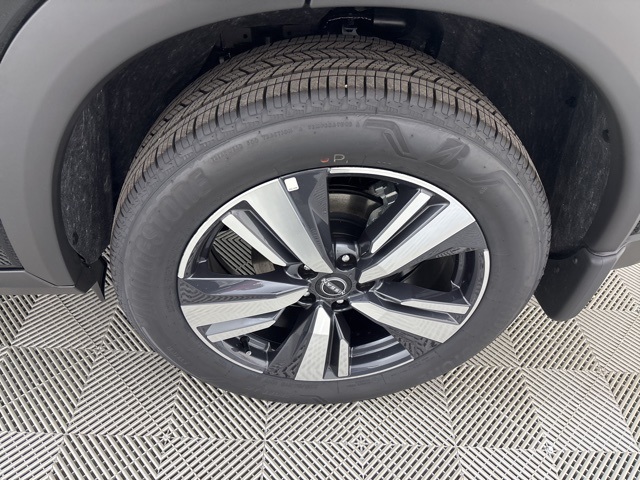 2025 Super Black Nissan Rogue SL FWD SUV