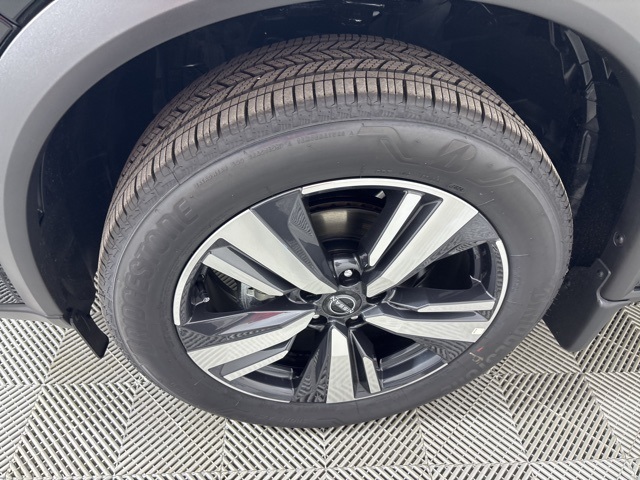 2025 Super Black Nissan Rogue SL FWD SUV