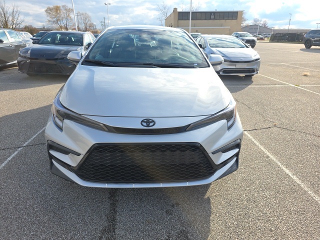 2026 Toyota Corolla SE photo 2