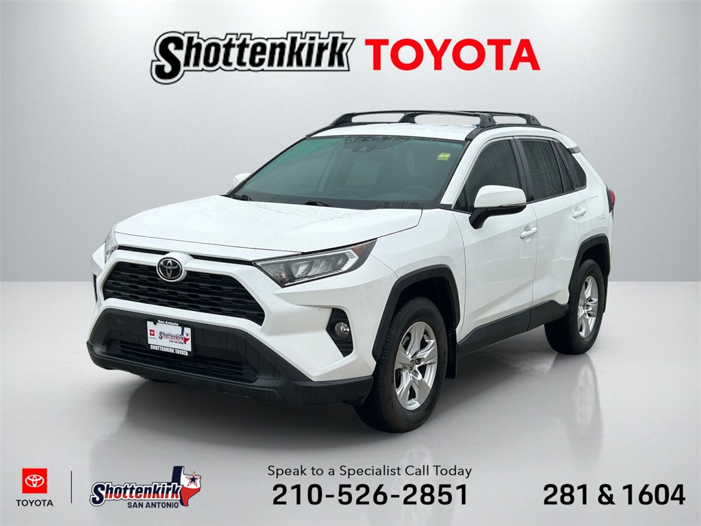 2021 Toyota RAV4 XLE's photo
