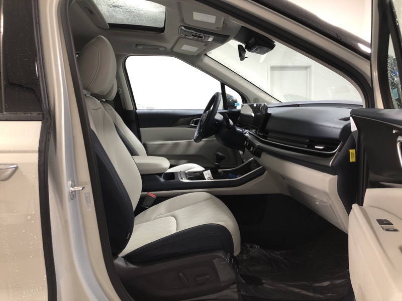 2026 Kia Carnival SX photo 13