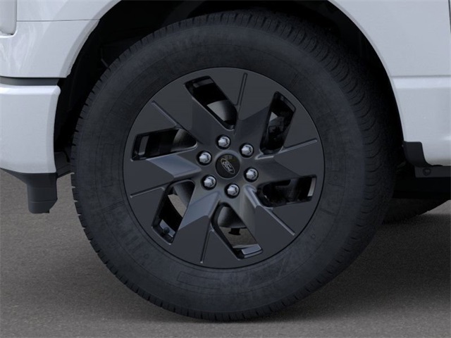 2025 Ford F-150 Lightning photo 17