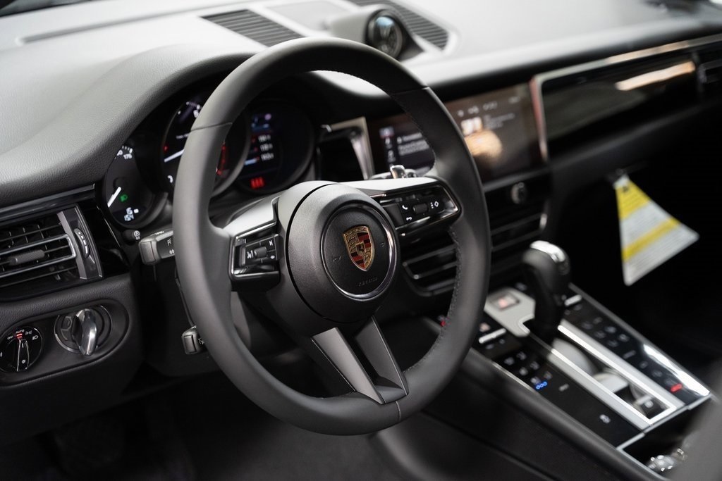 2024 Porsche Macan T photo 3