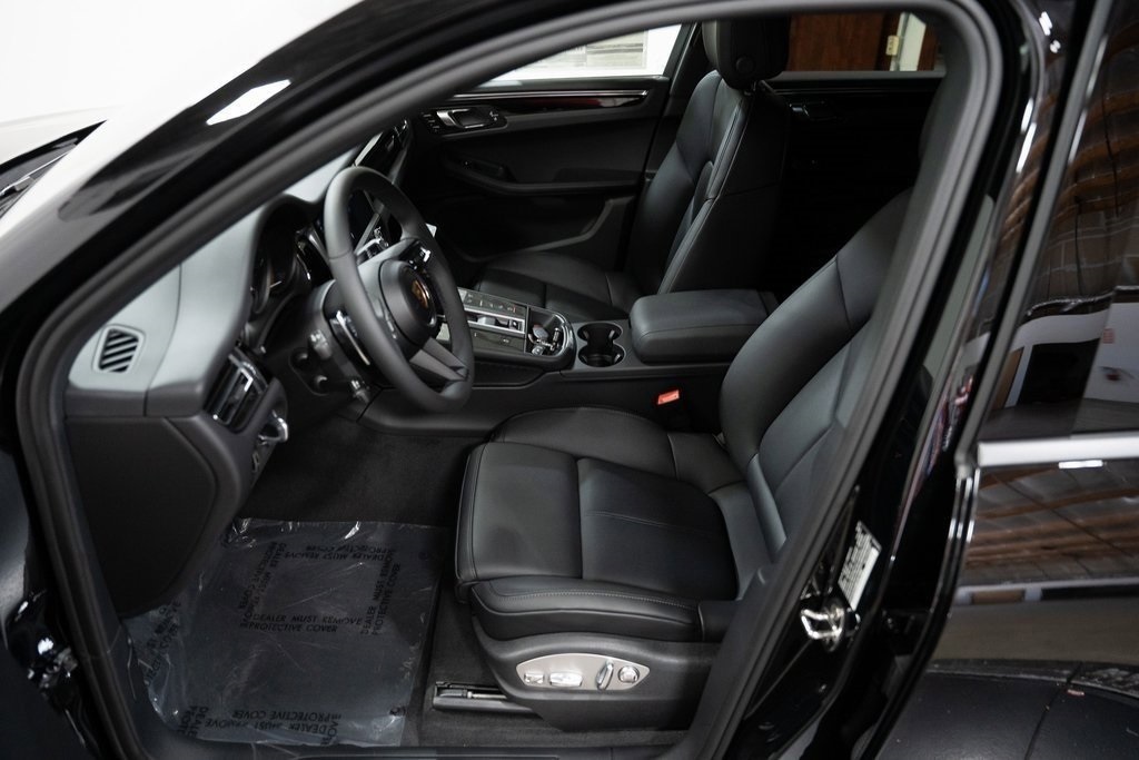 2024 Porsche Macan T photo 4