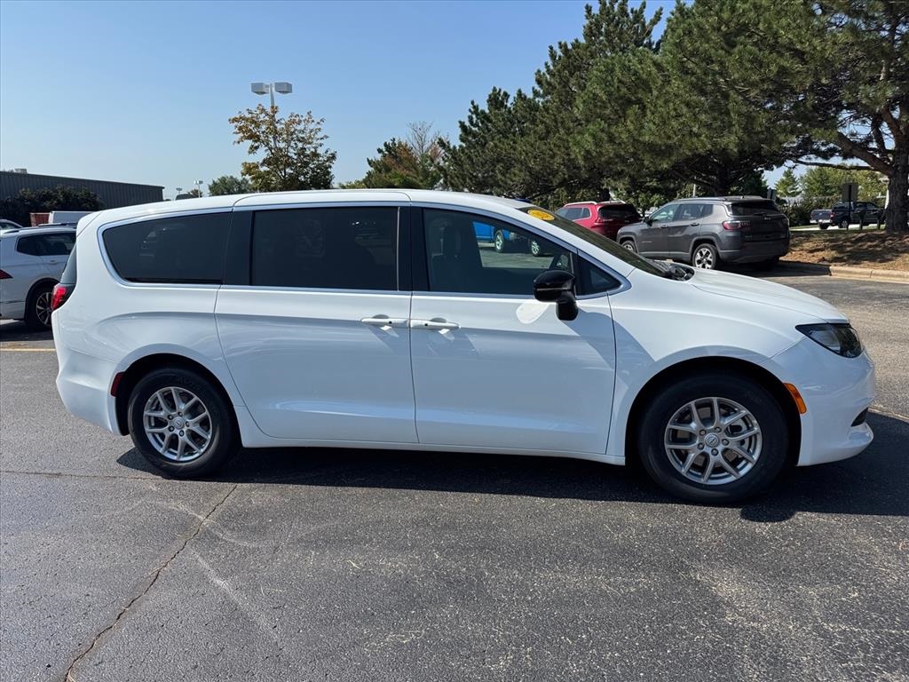 2026 Chrysler Voyager LX photo 2