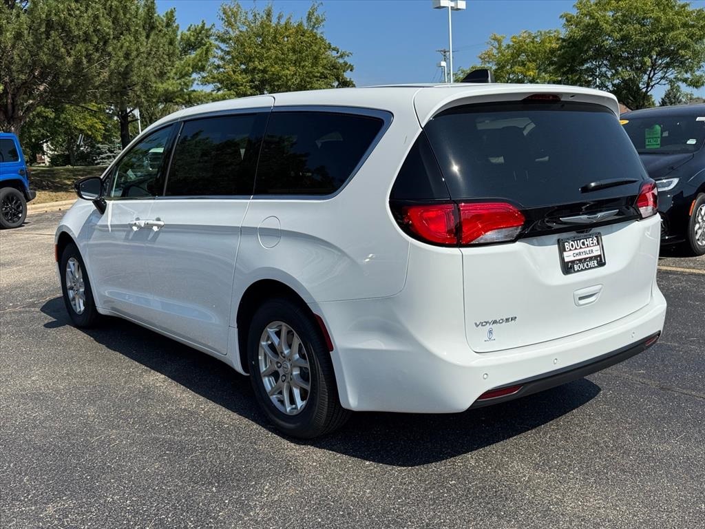 2026 Chrysler Voyager LX photo 3