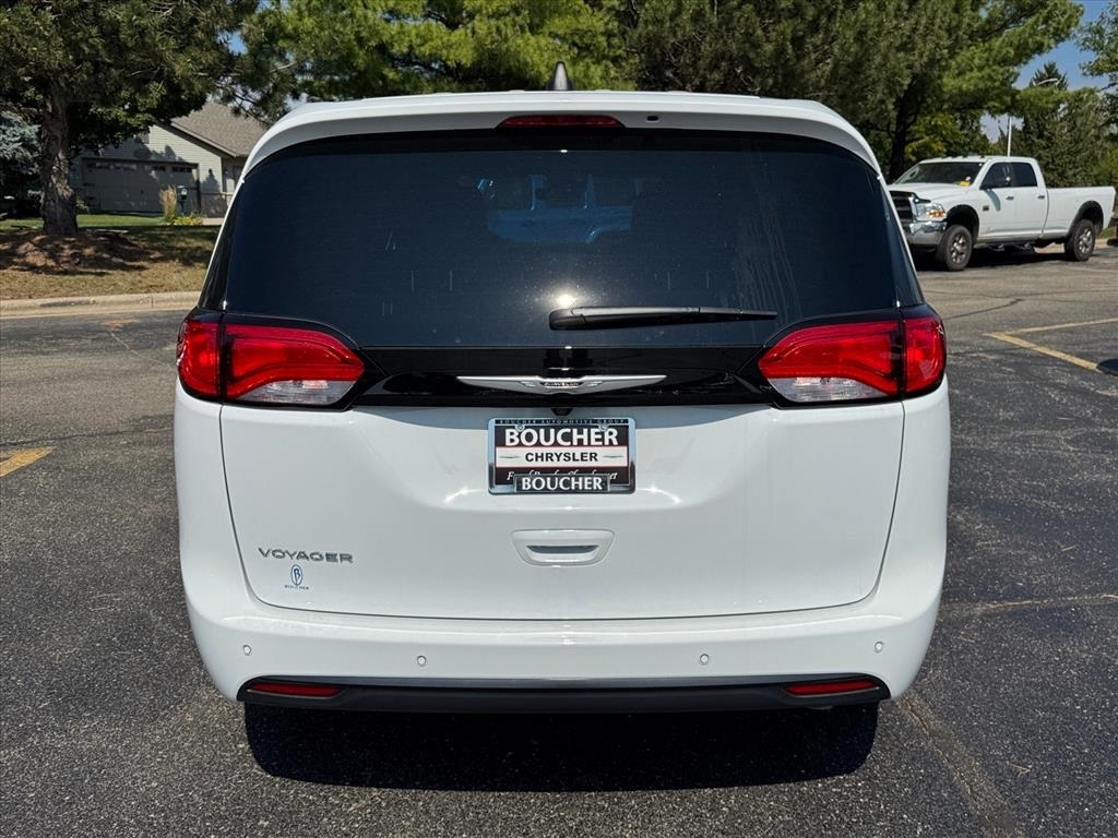 2026 Chrysler Voyager LX photo 4