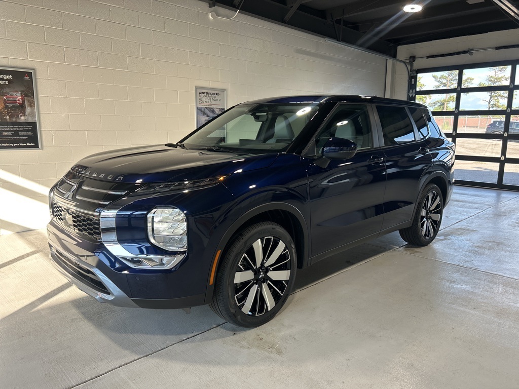 2025 Mitsubishi Outlander SE's photo