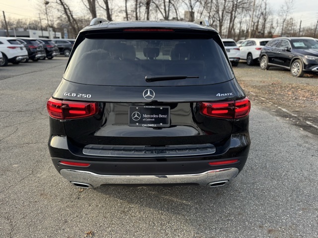 2026 Mercedes Benz GLB 250 4MATIC photo 4