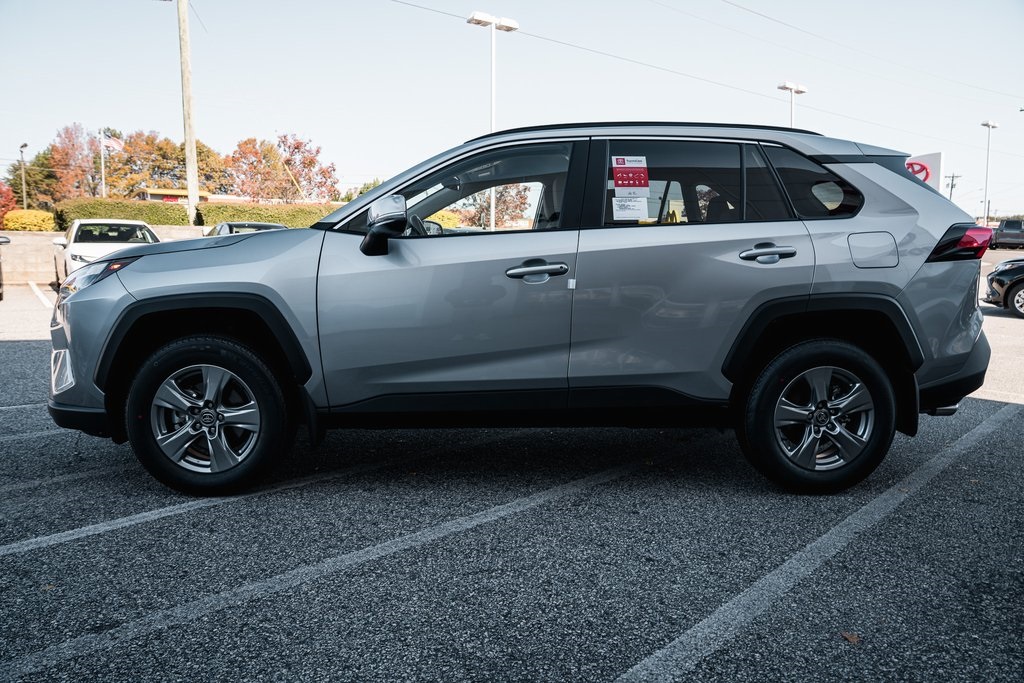 2025 Toyota RAV4 XLE photo 2