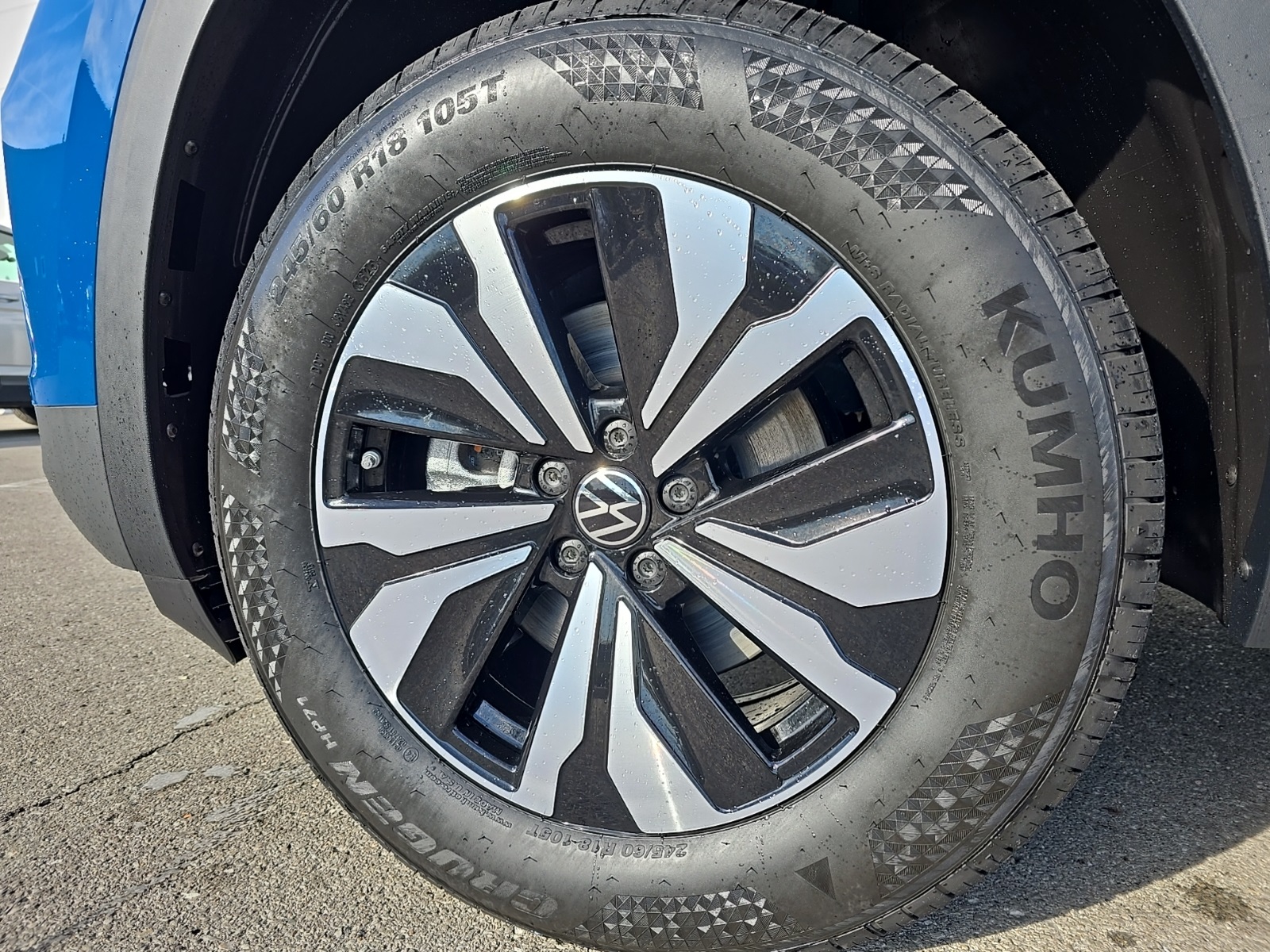 new 2026 Volkswagen Atlas Cross Sport car, priced at $38,723