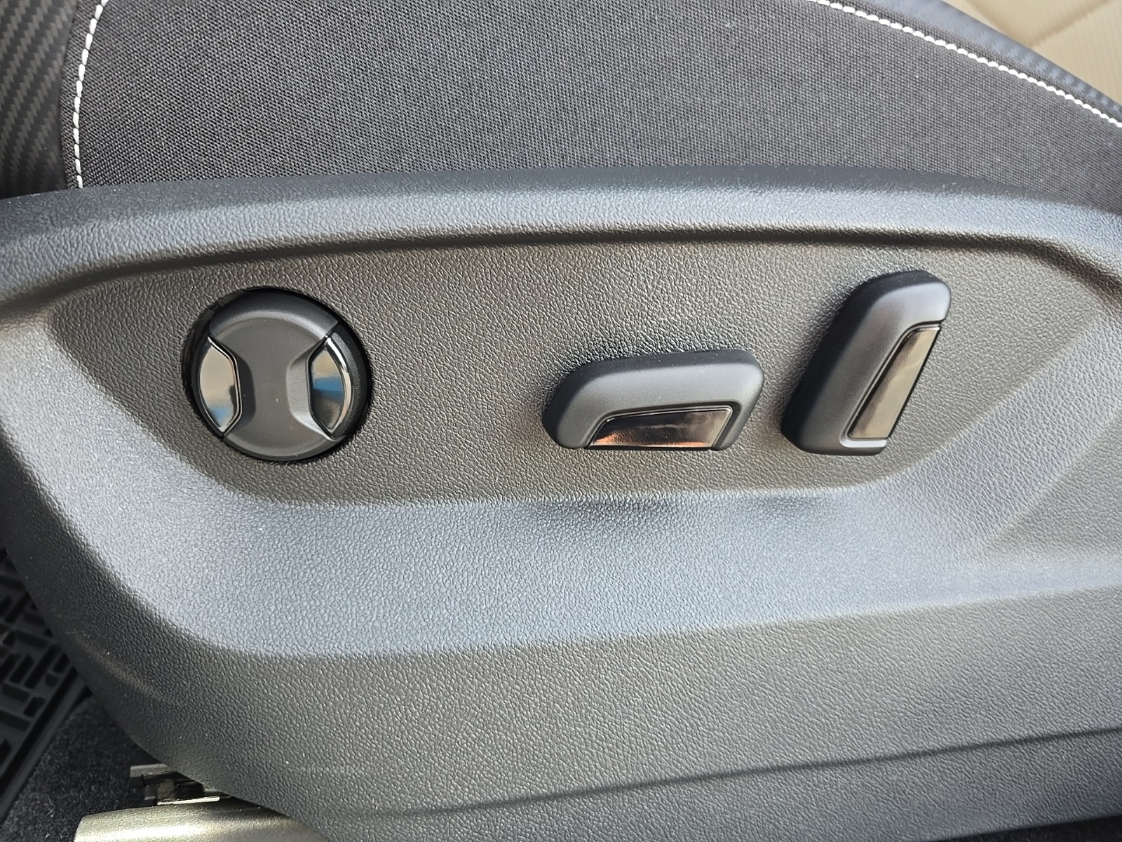 new 2026 Volkswagen Atlas Cross Sport car, priced at $38,723