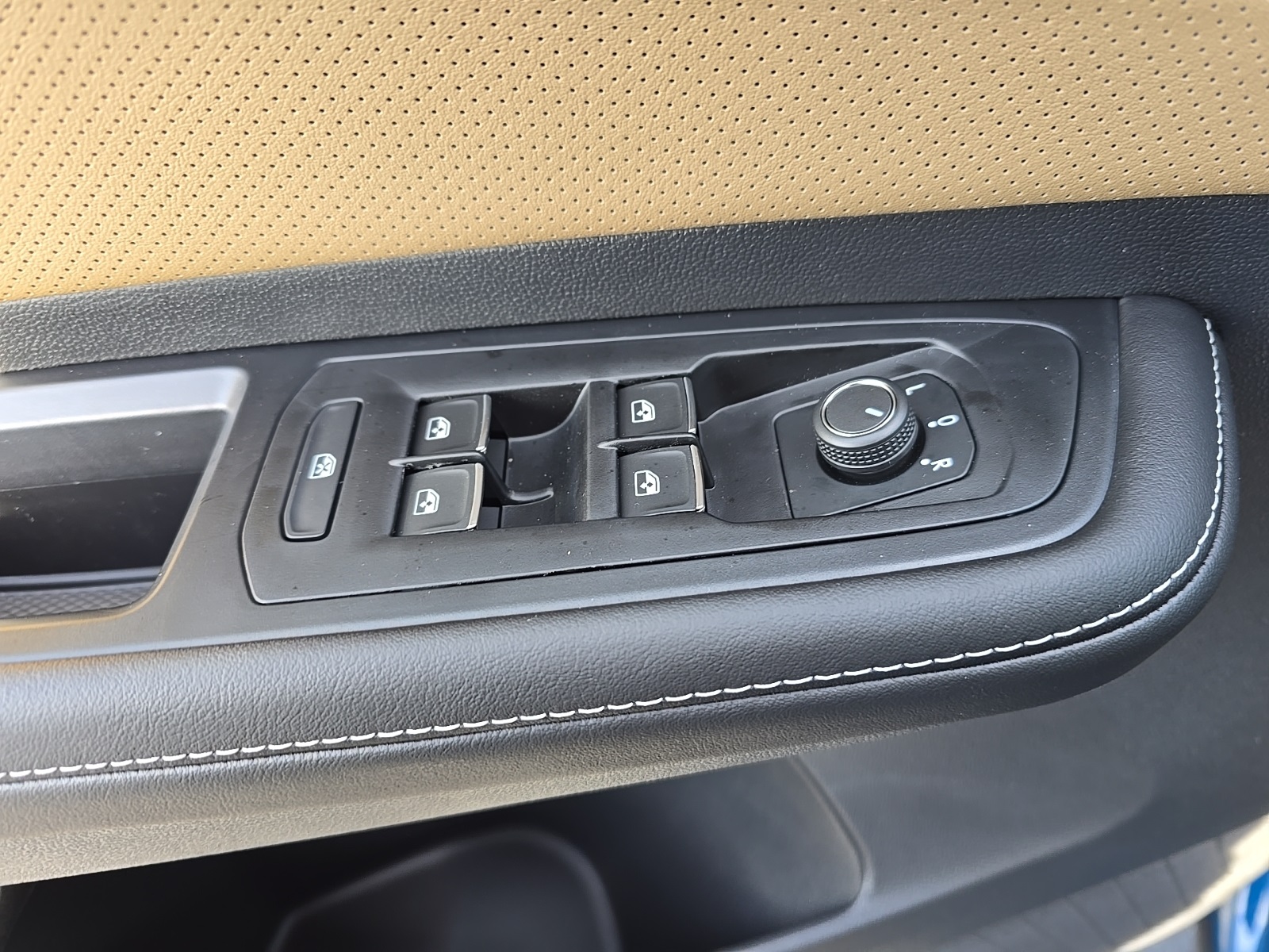 new 2026 Volkswagen Atlas Cross Sport car, priced at $38,723